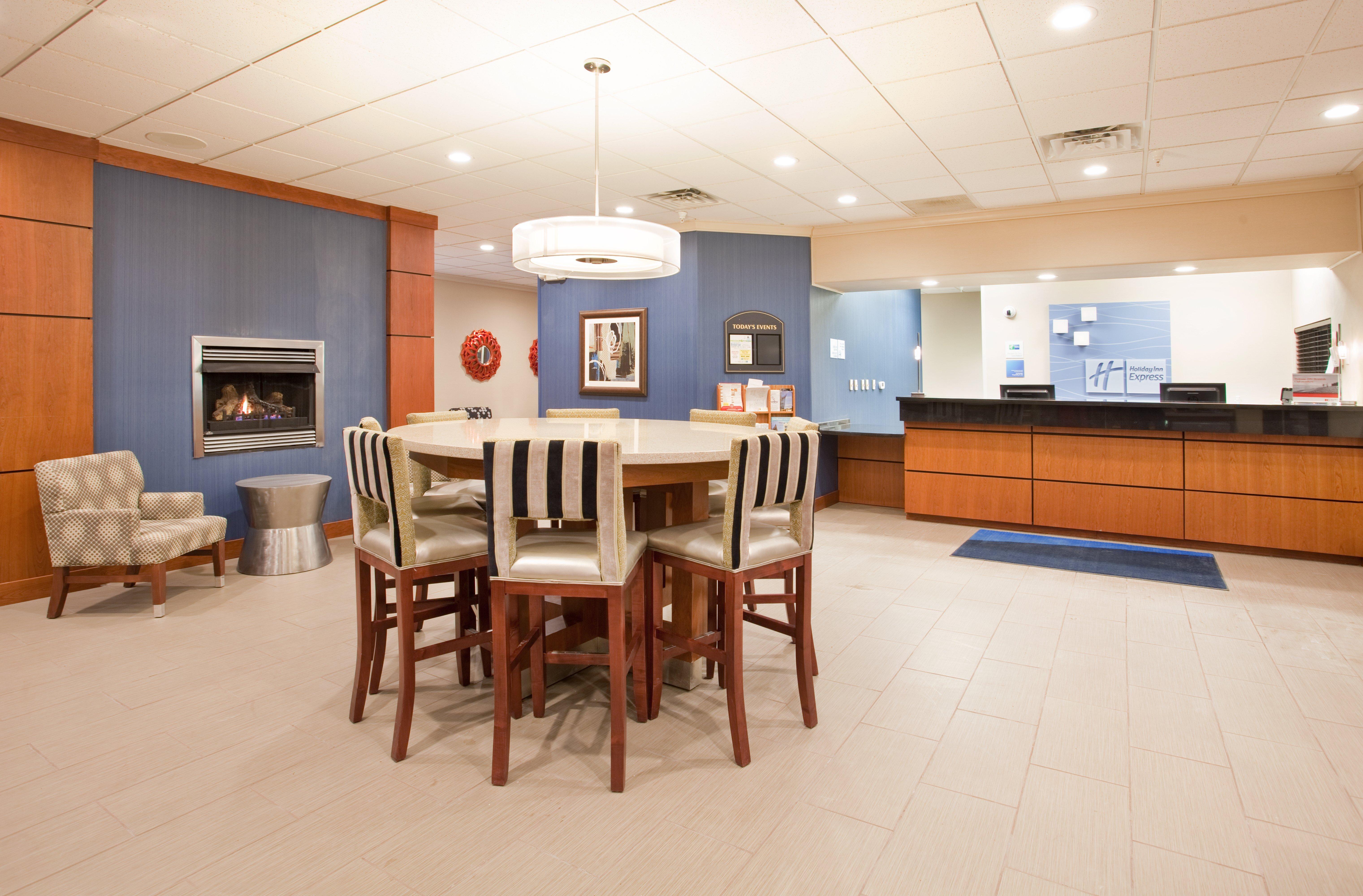 Holiday Inn Express Hotel & Suites Beatrice By Ihg Esterno foto
