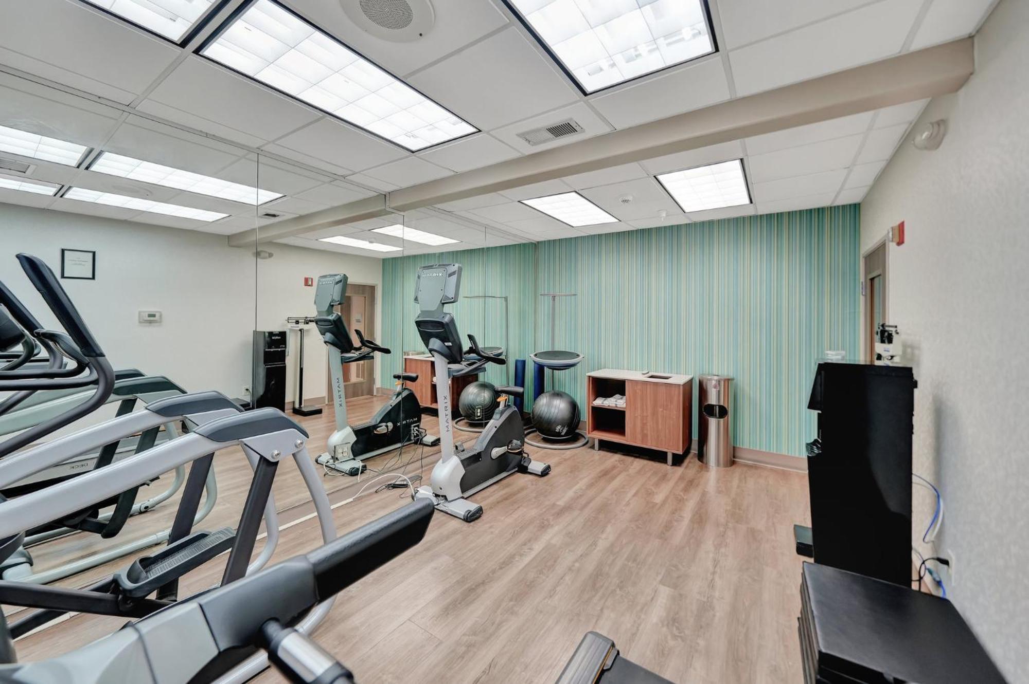 Holiday Inn Express Hotel & Suites Beatrice By Ihg Esterno foto
