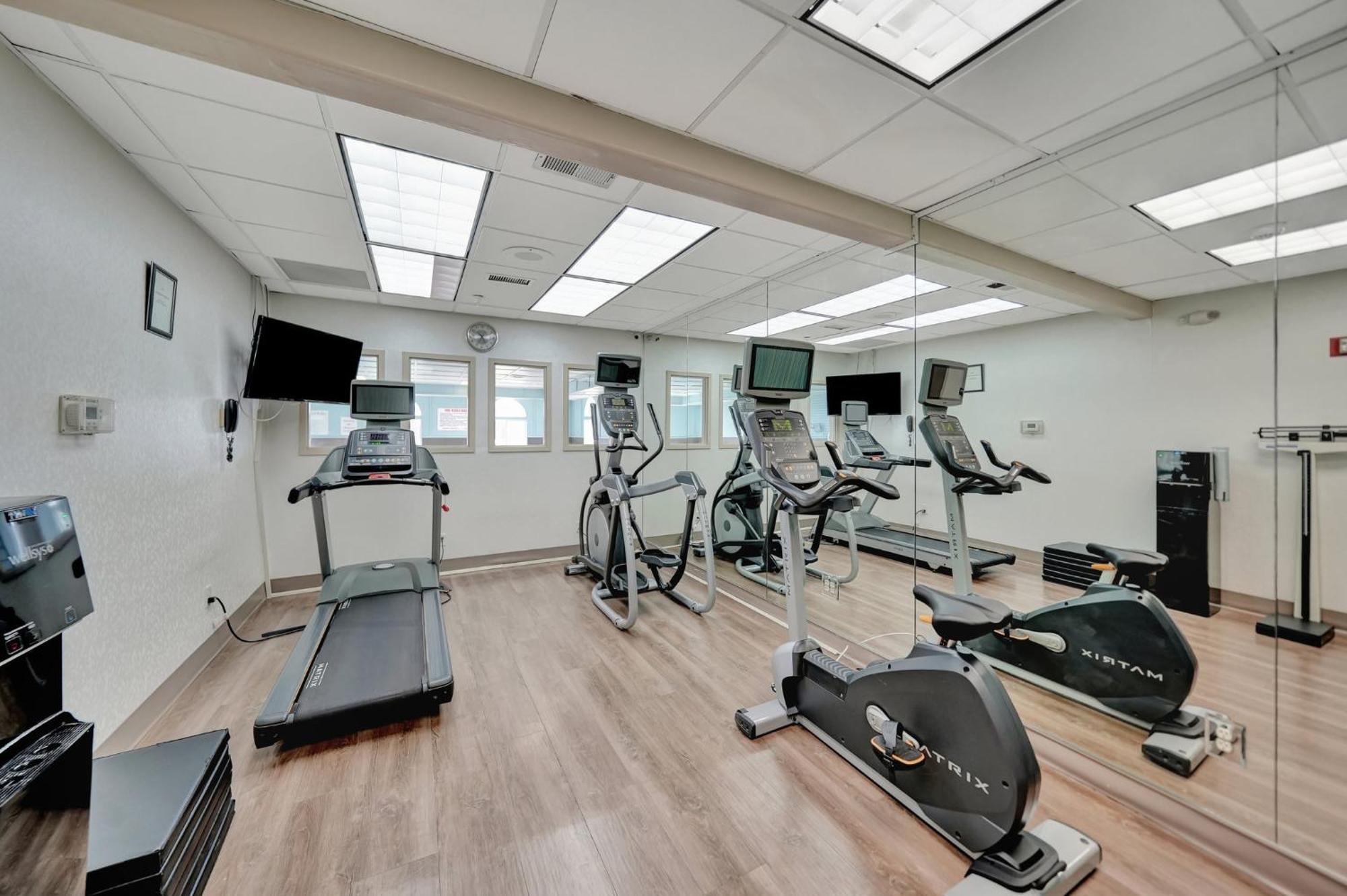 Holiday Inn Express Hotel & Suites Beatrice By Ihg Esterno foto