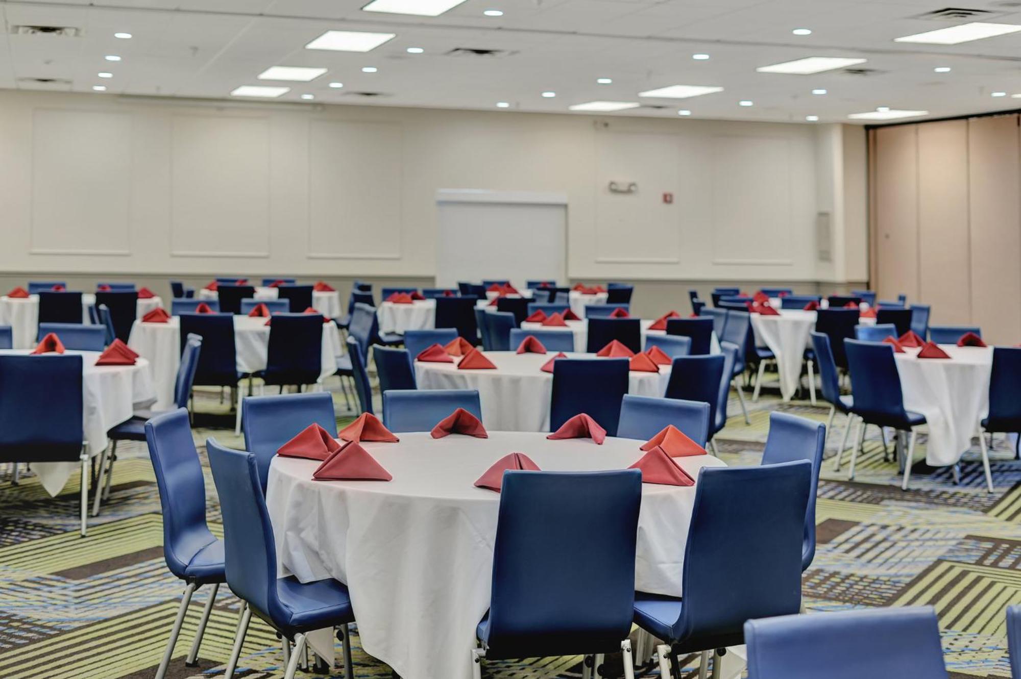Holiday Inn Express Hotel & Suites Beatrice By Ihg Esterno foto