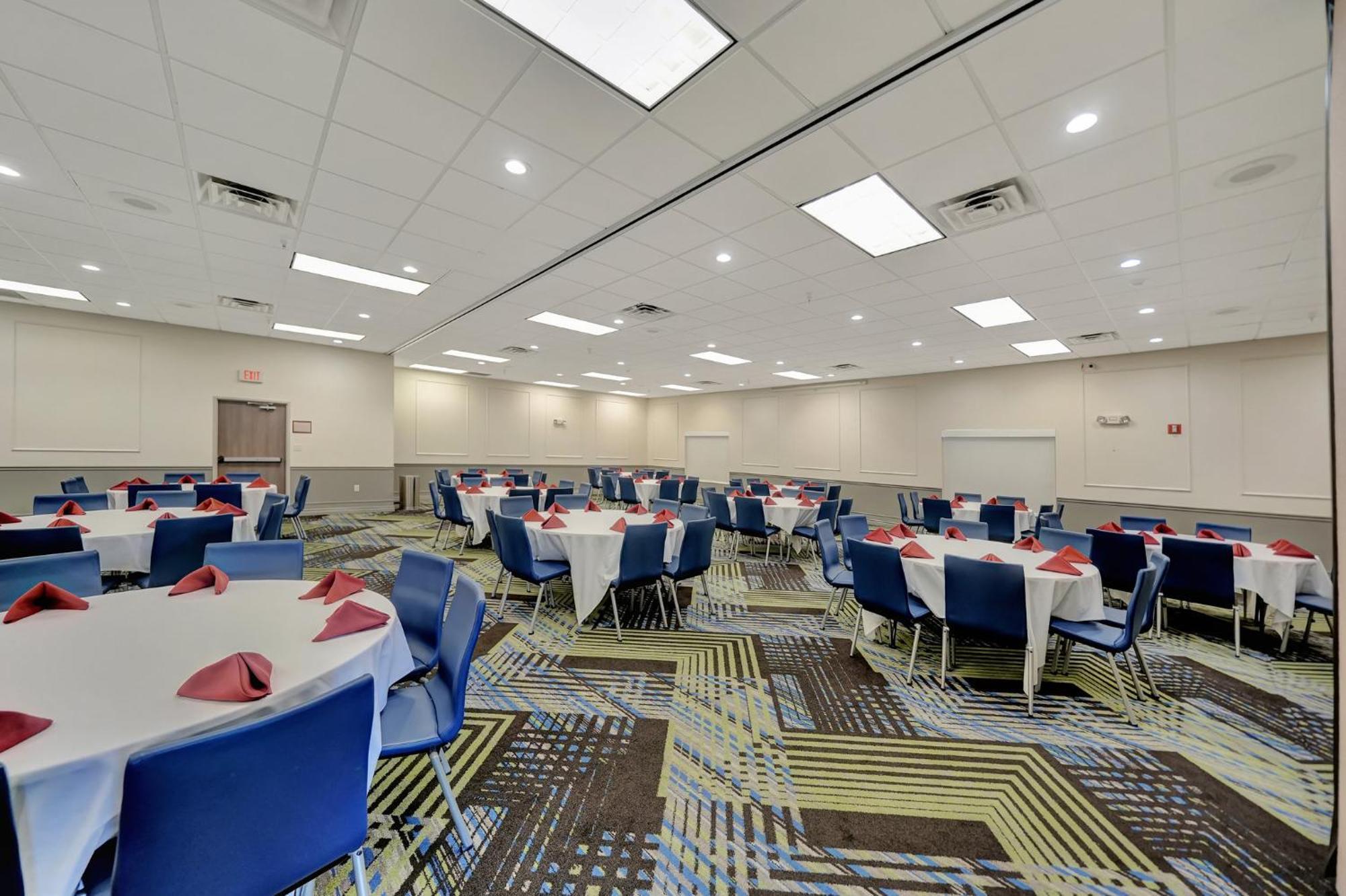 Holiday Inn Express Hotel & Suites Beatrice By Ihg Esterno foto