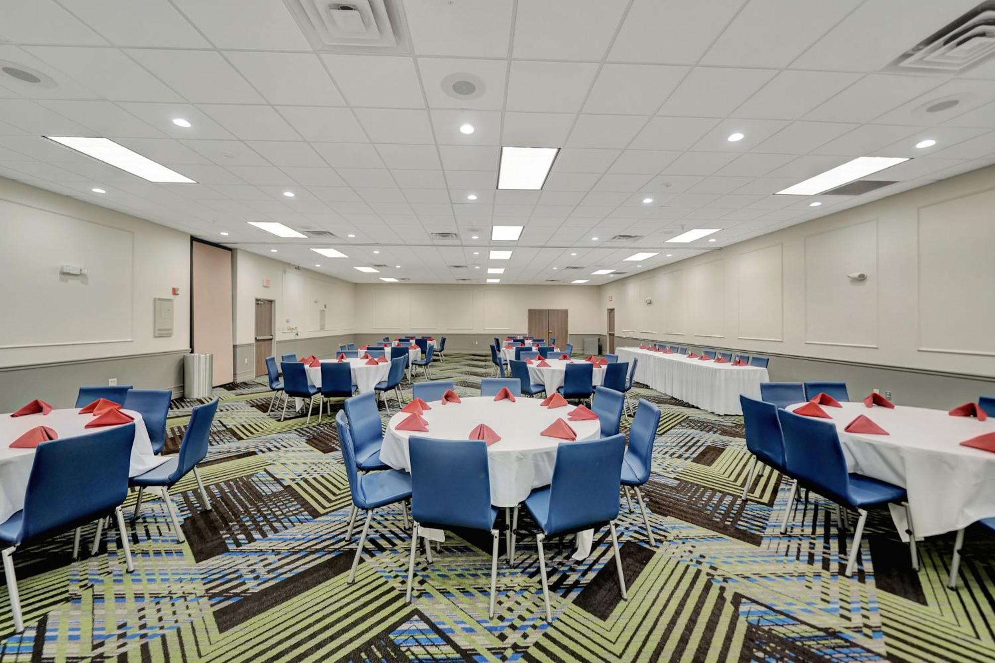 Holiday Inn Express Hotel & Suites Beatrice By Ihg Esterno foto