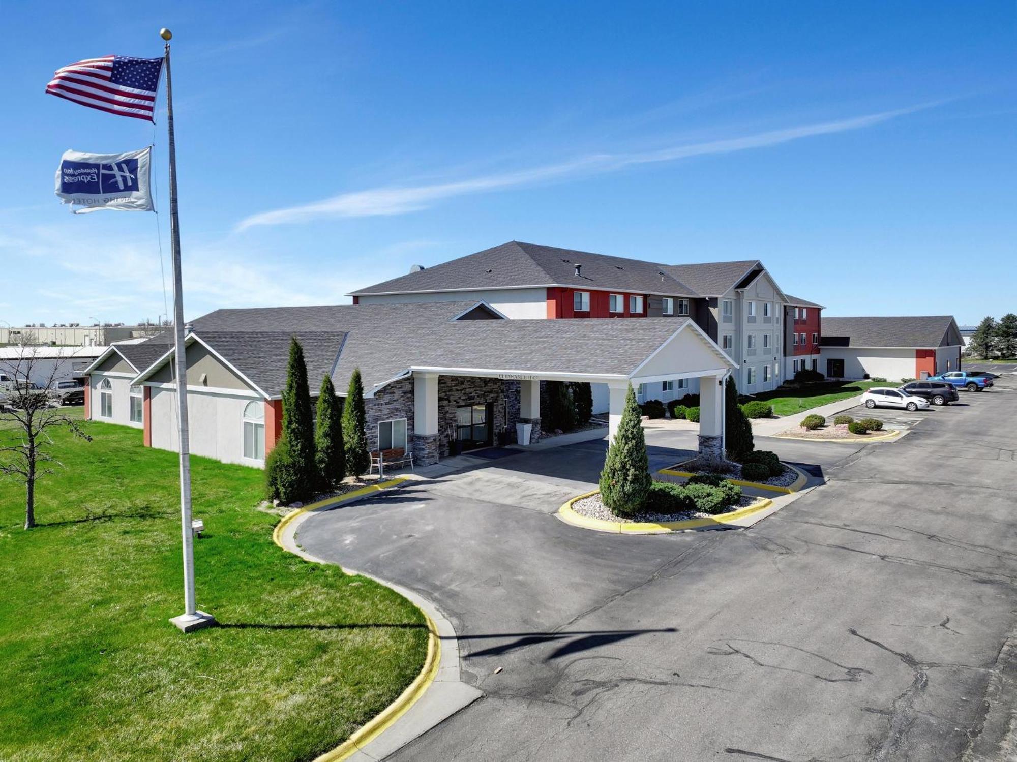 Holiday Inn Express Hotel & Suites Beatrice By Ihg Esterno foto